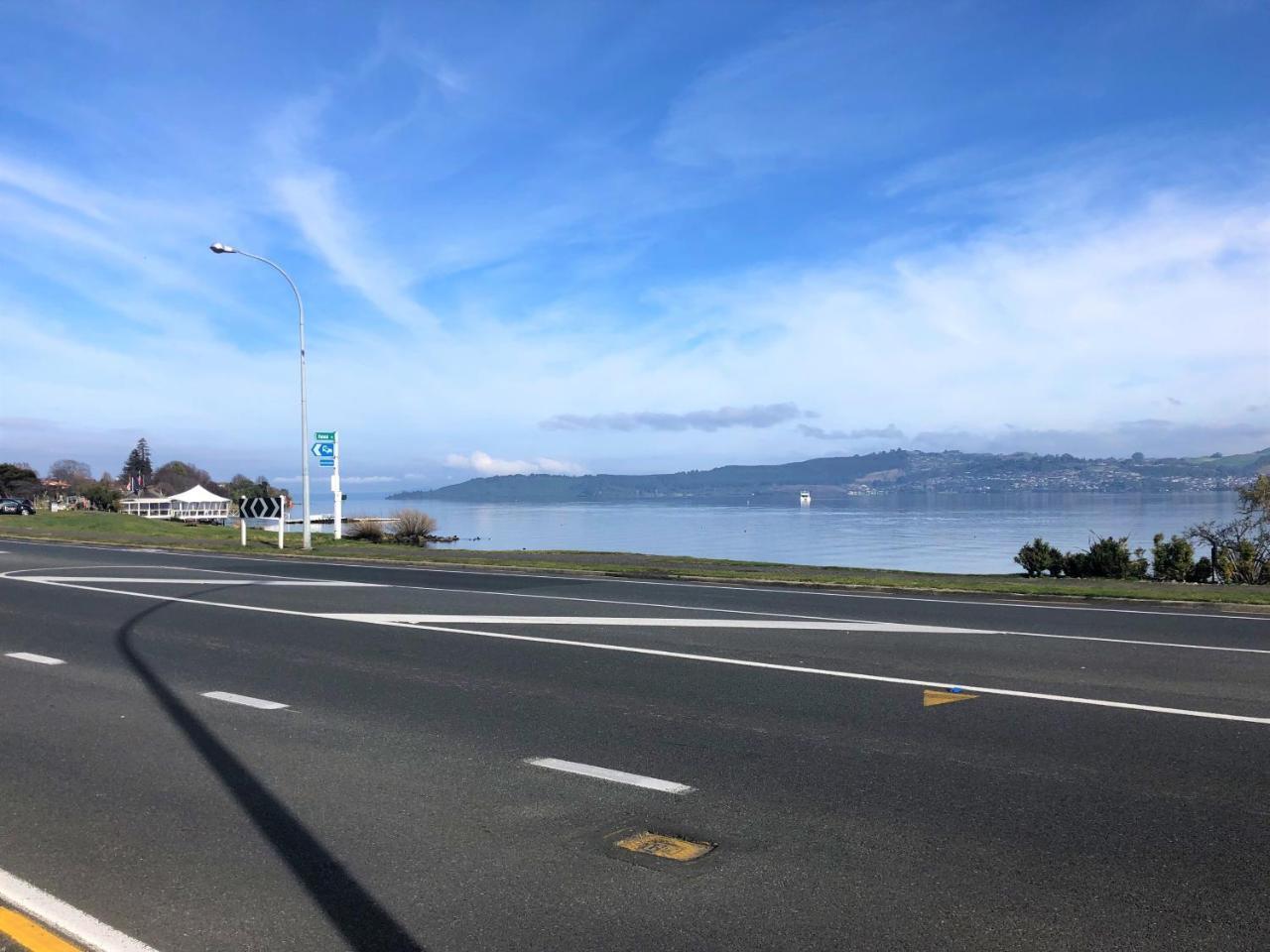 Getaway At The Lake. Lago Taupo Esterno foto